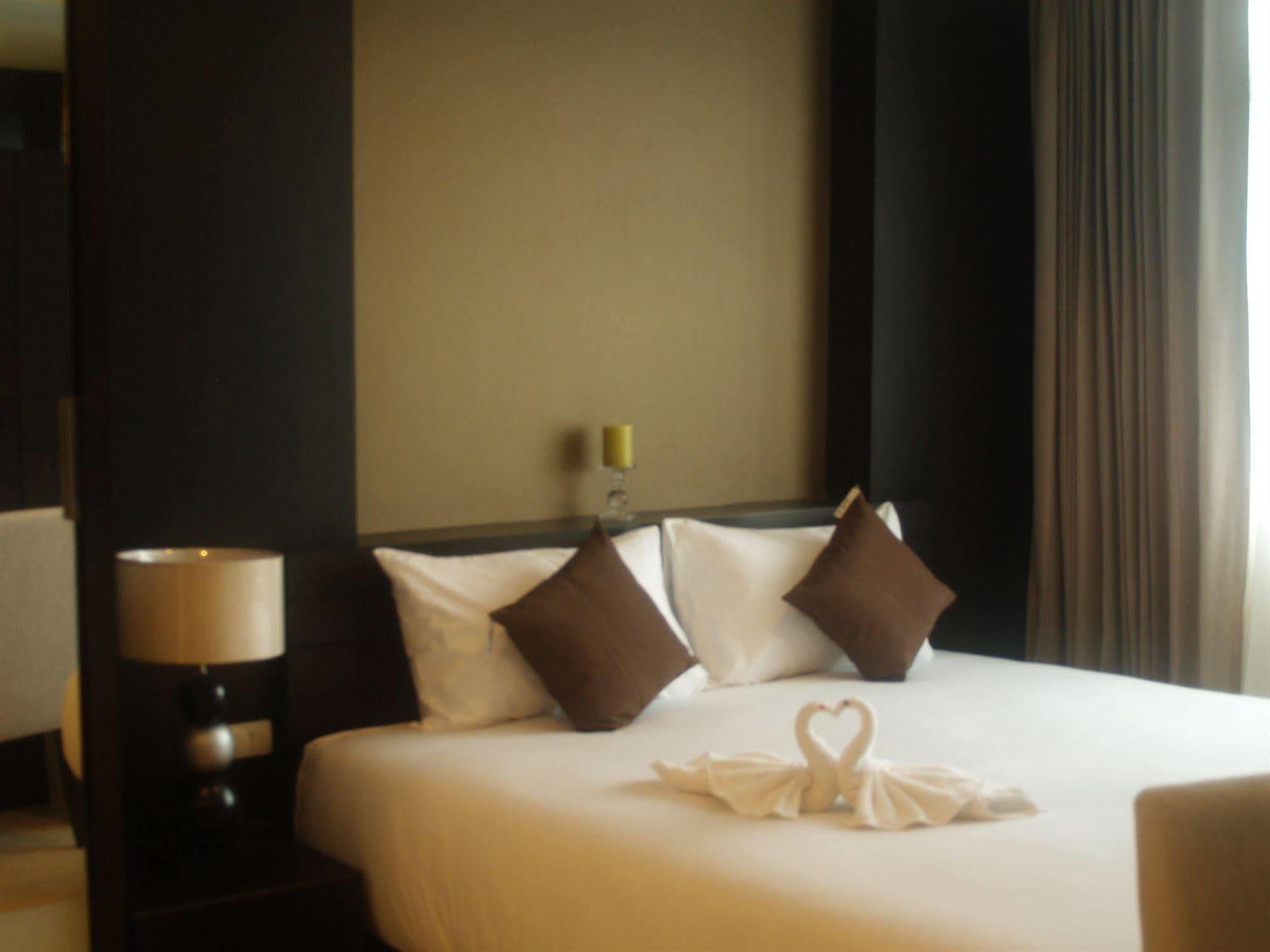 Kokotel Bangkok Dheva Thonglor Exterior photo